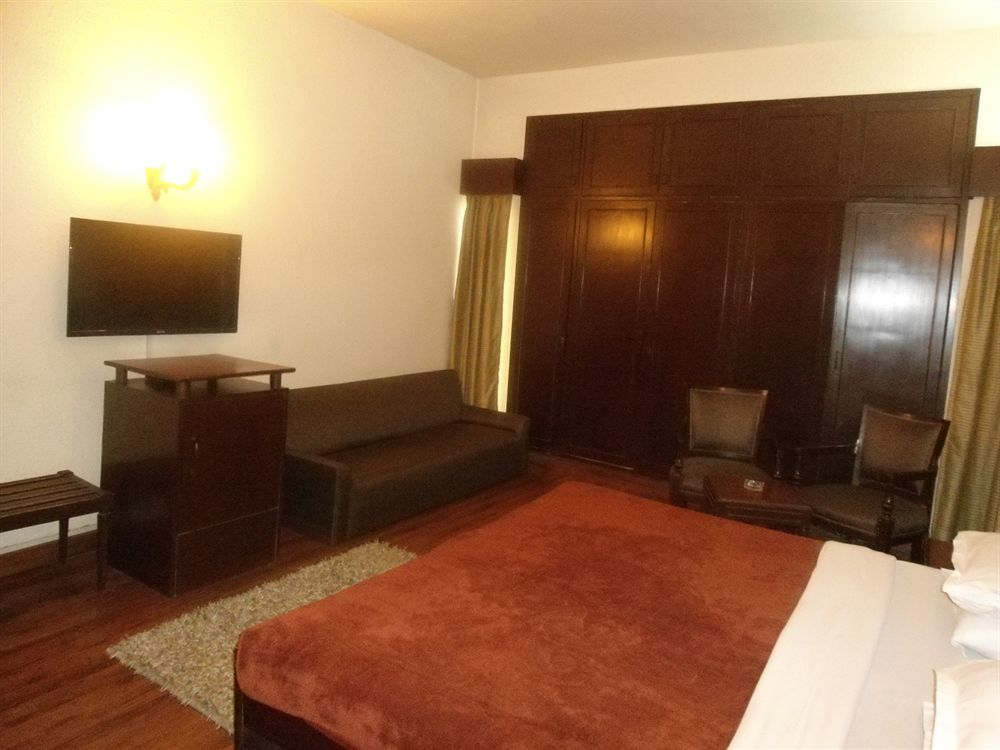 Collection O Hamilton Hotel Ню Делхи Екстериор снимка